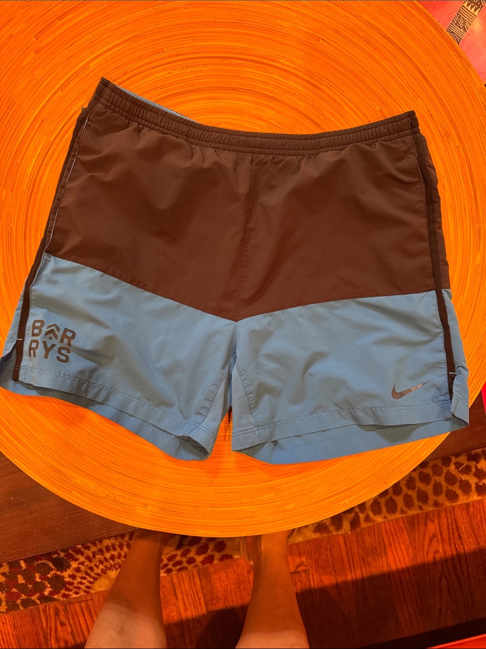 Nike Black & Blue Colorblock Training Shorts size SMALL (30-32)